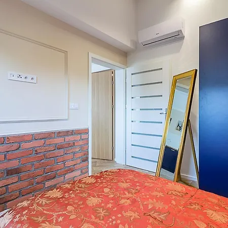 Na Debnikach - By Upstairs * Cracovia