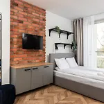 Na Debnikach - By Upstairs アパート