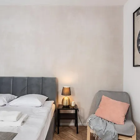 Na Debnikach - By Upstairs Apartment