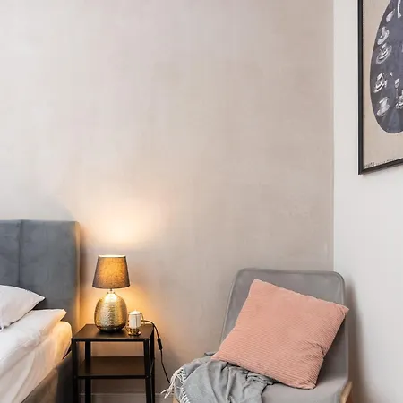 Na Debnikach - By Upstairs Apartment *